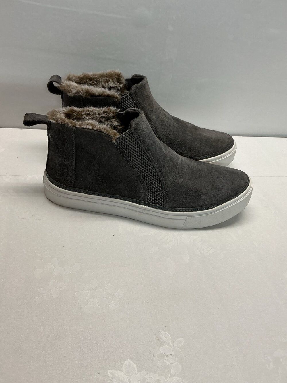 Toms women’s shoes size 8.5